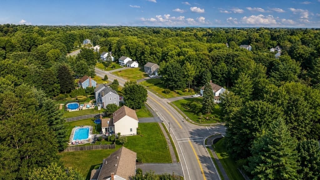239 Presidential Dr, Abington MA 02351 photo 4