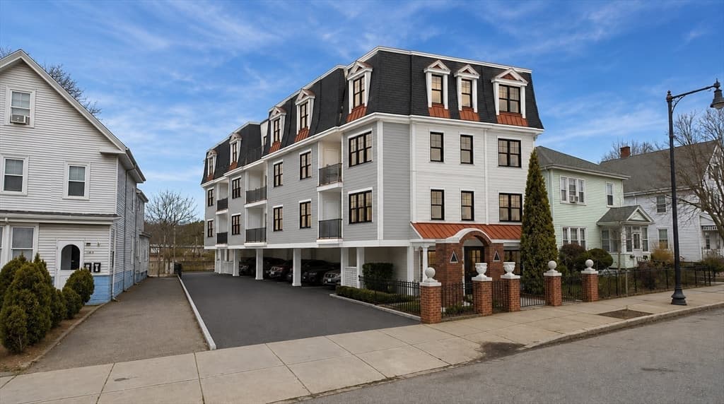 1015 Hyde Park Ave, Boston MA 02136