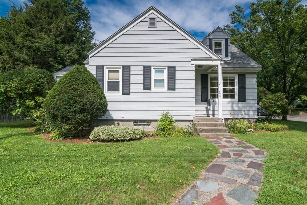 202 Jackson St, Northampton MA 01060 photo 2