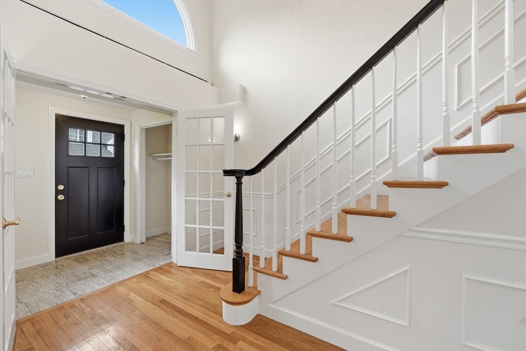 8 Wilson St, Wellesley MA 02482 photo 2