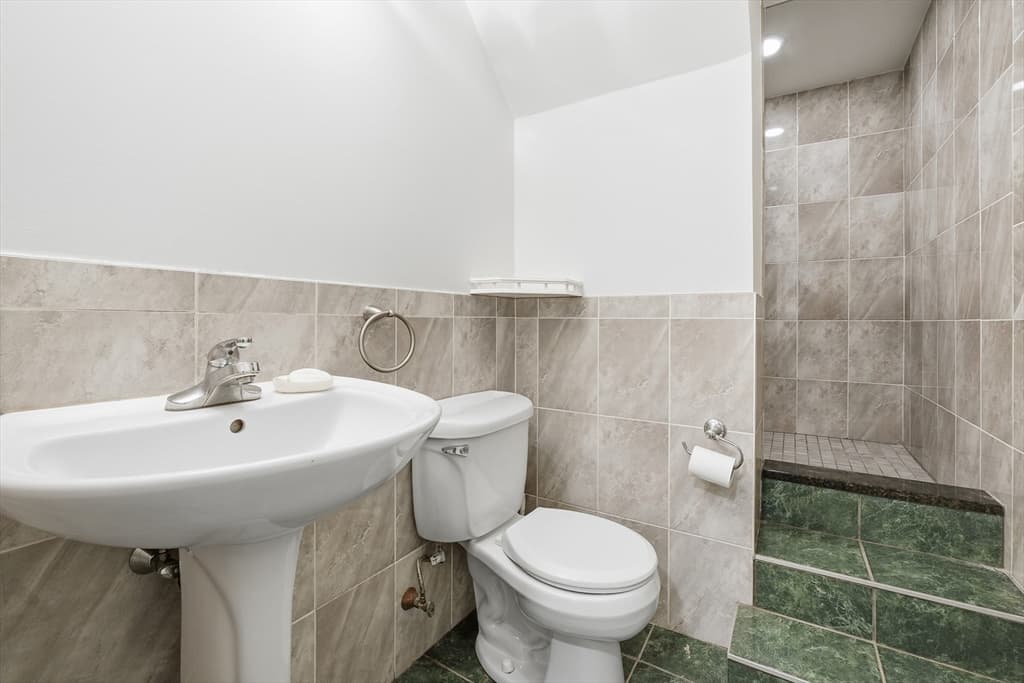 8 Wilson St, Wellesley MA 02482 photo 20