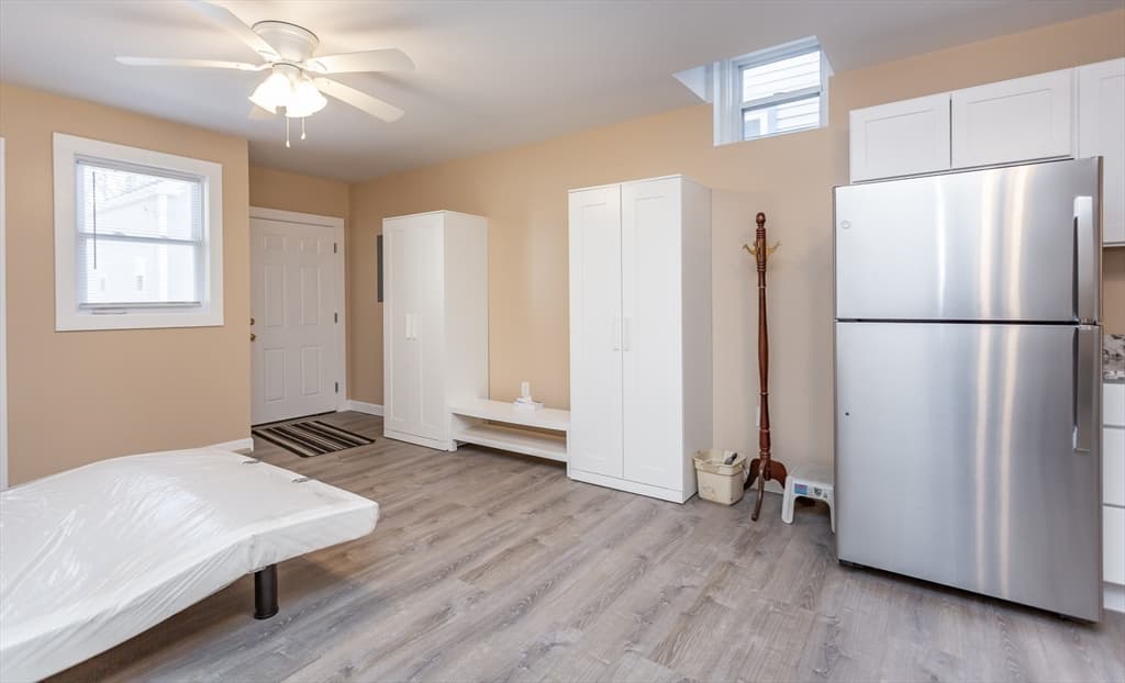 521 Kempton St, New Bedford MA 02740 photo 5