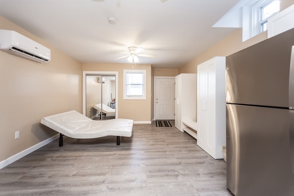 521 Kempton St, New Bedford MA 02740 photo 10