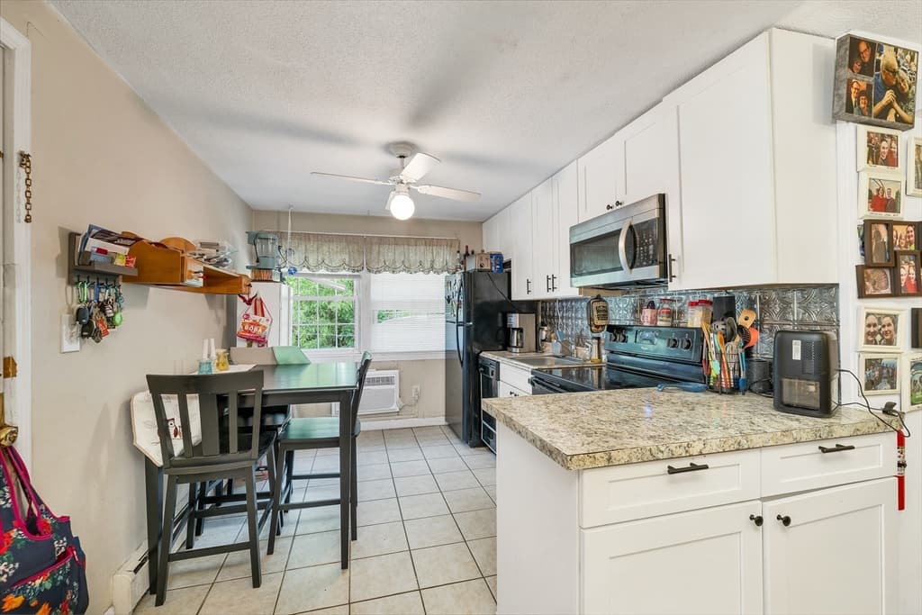 8 Carriage Hill Rd # 17, Amesbury MA 01913 photo 2
