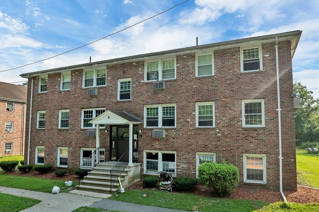 8 Carriage Hill Rd # 17, Amesbury MA 01913