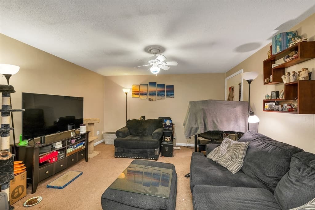 8 Carriage Hill Rd # 17, Amesbury MA 01913 photo 4