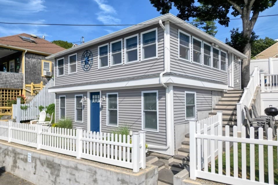8 Green St, Wareham MA 02558