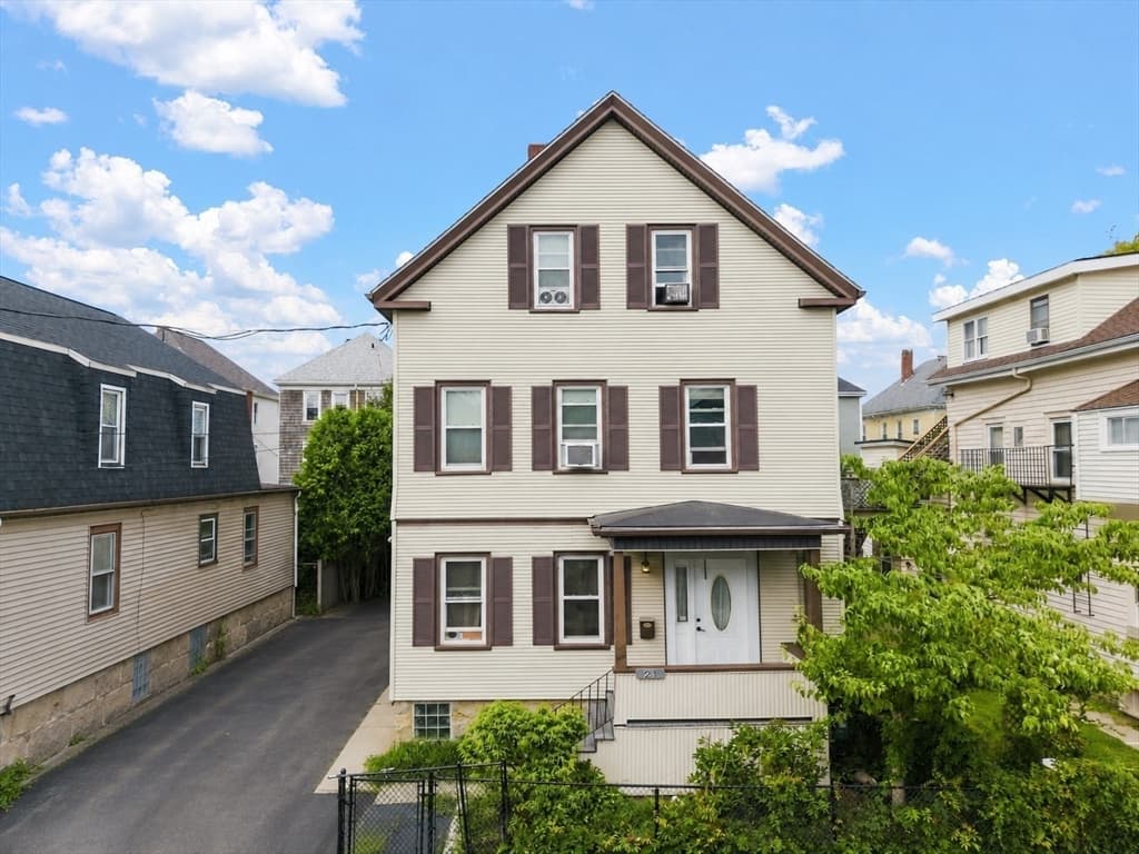 21 Salisbury St, New Bedford MA 02744 photo 2