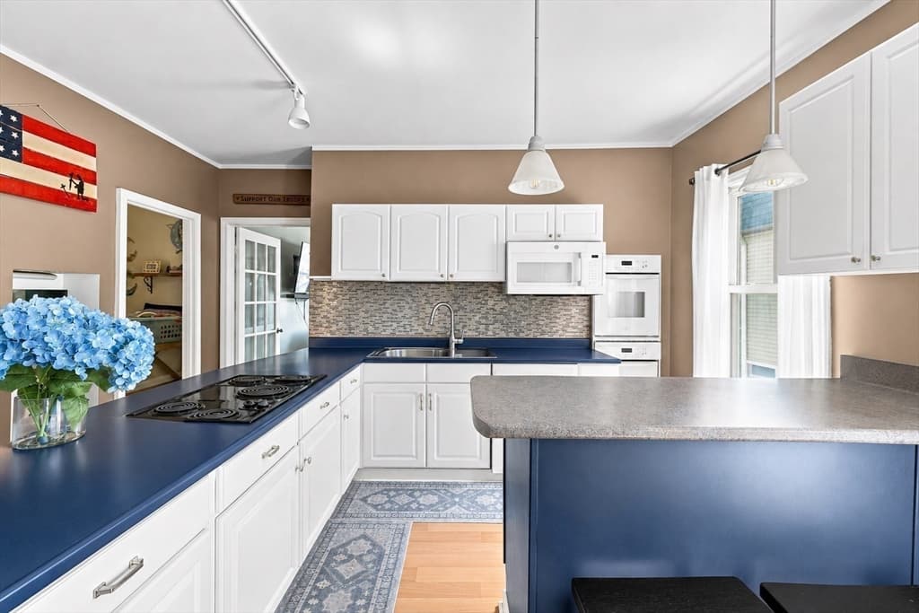 21 Salisbury St, New Bedford MA 02744 photo 10