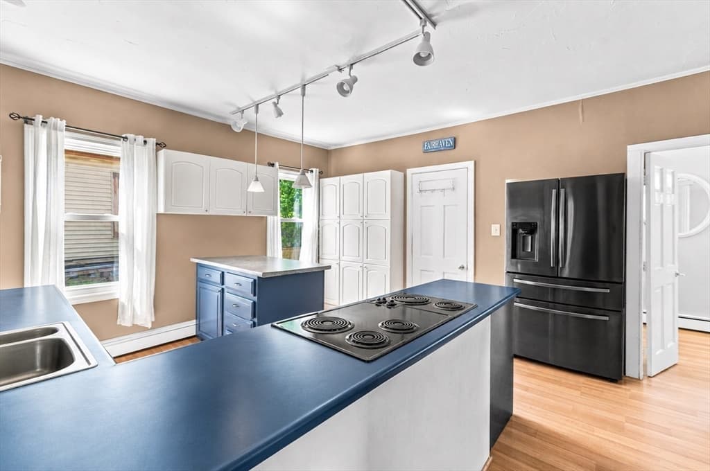21 Salisbury St, New Bedford MA 02744 photo 11