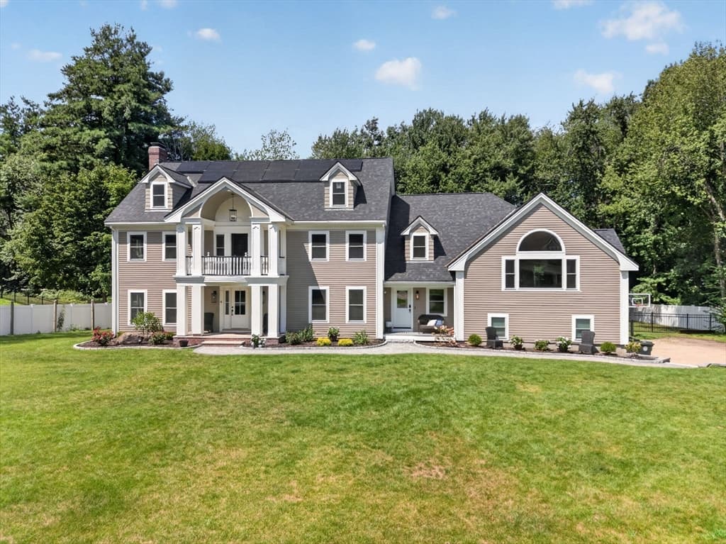 4 Fairway Dr, Andover MA 01810