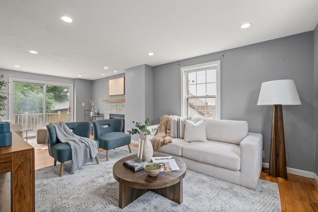 6 Tyler St, Boston MA 02136 photo 2