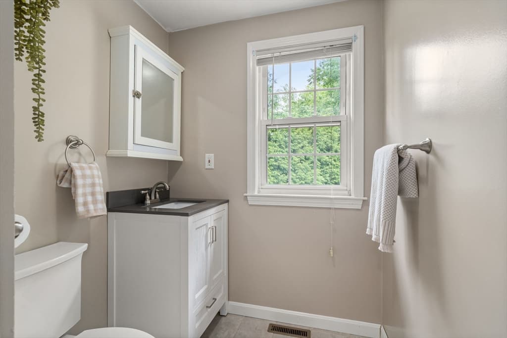 6 Tyler St, Boston MA 02136 photo 14