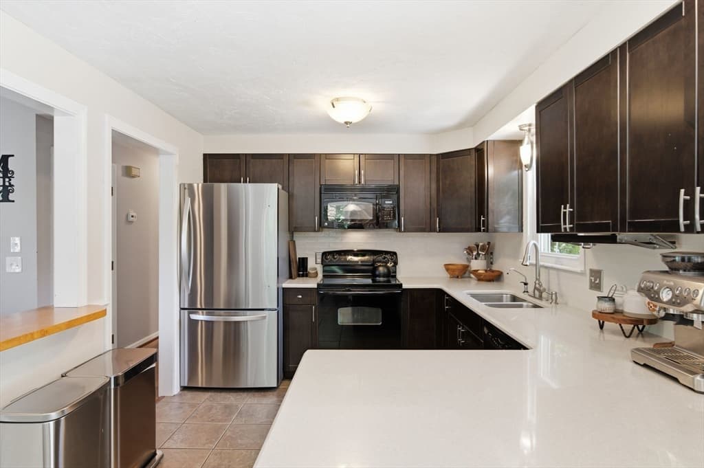 668 Summer St, Rockland MA 02370 photo 7