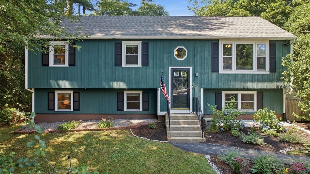 668 Summer St, Rockland MA 02370