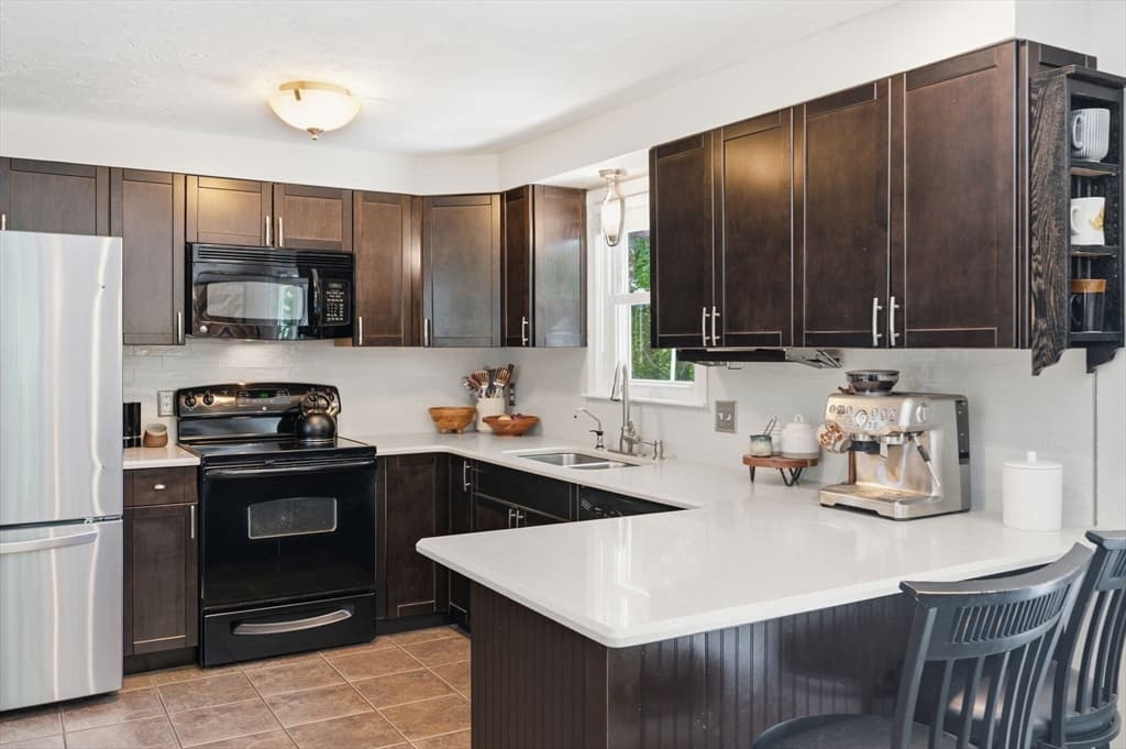 668 Summer St, Rockland MA 02370 photo 9