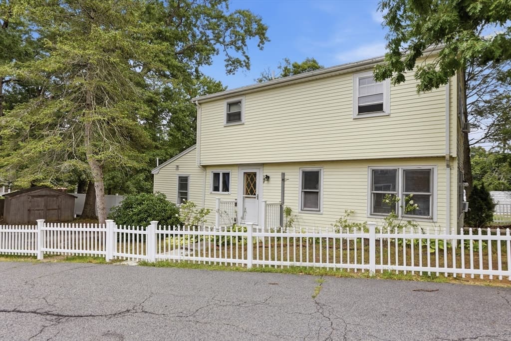 107 Pond St, Rockland MA 02370 photo 3