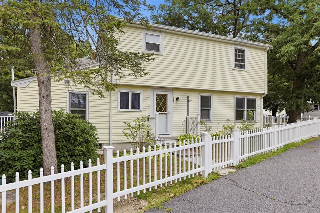 107 Pond St, Rockland MA 02370