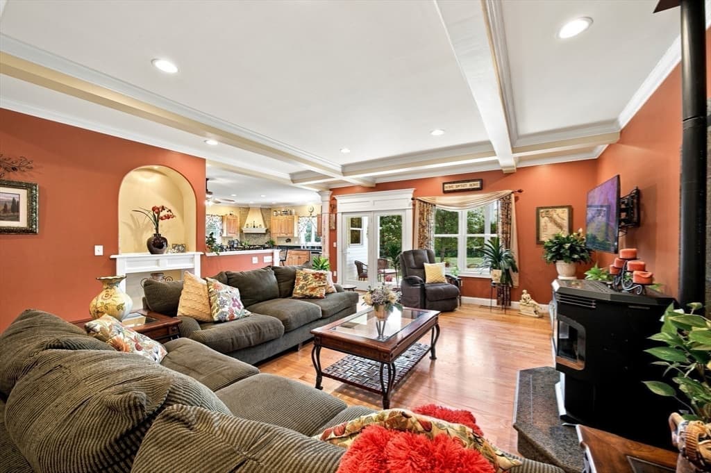 135 Lancaster Dr, Agawam MA 01001 photo 11