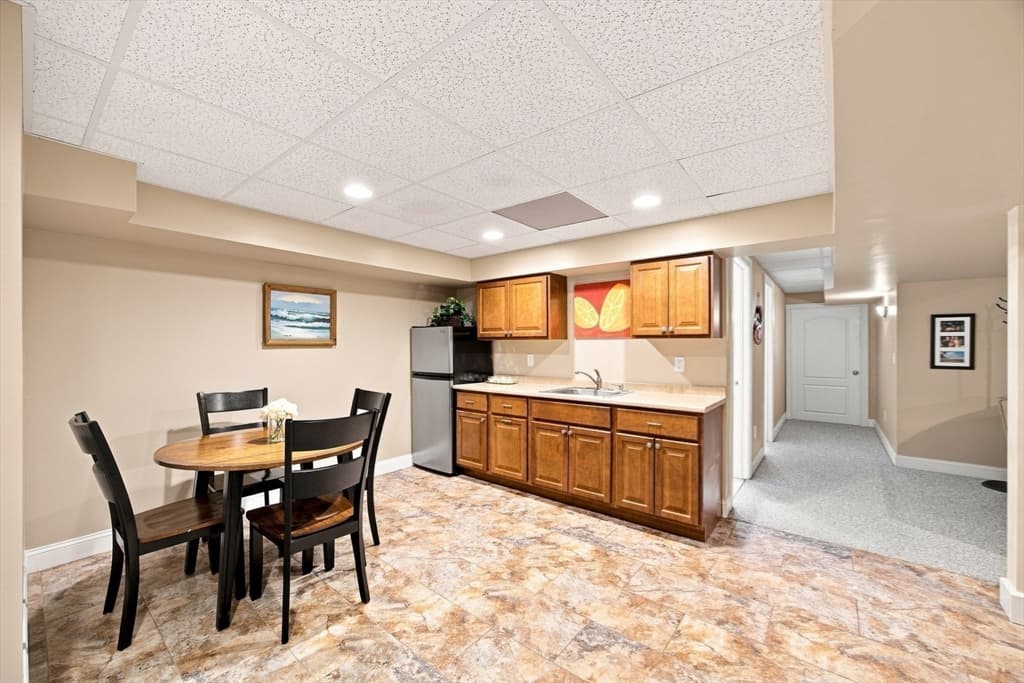 135 Lancaster Dr, Agawam MA 01001 photo 31