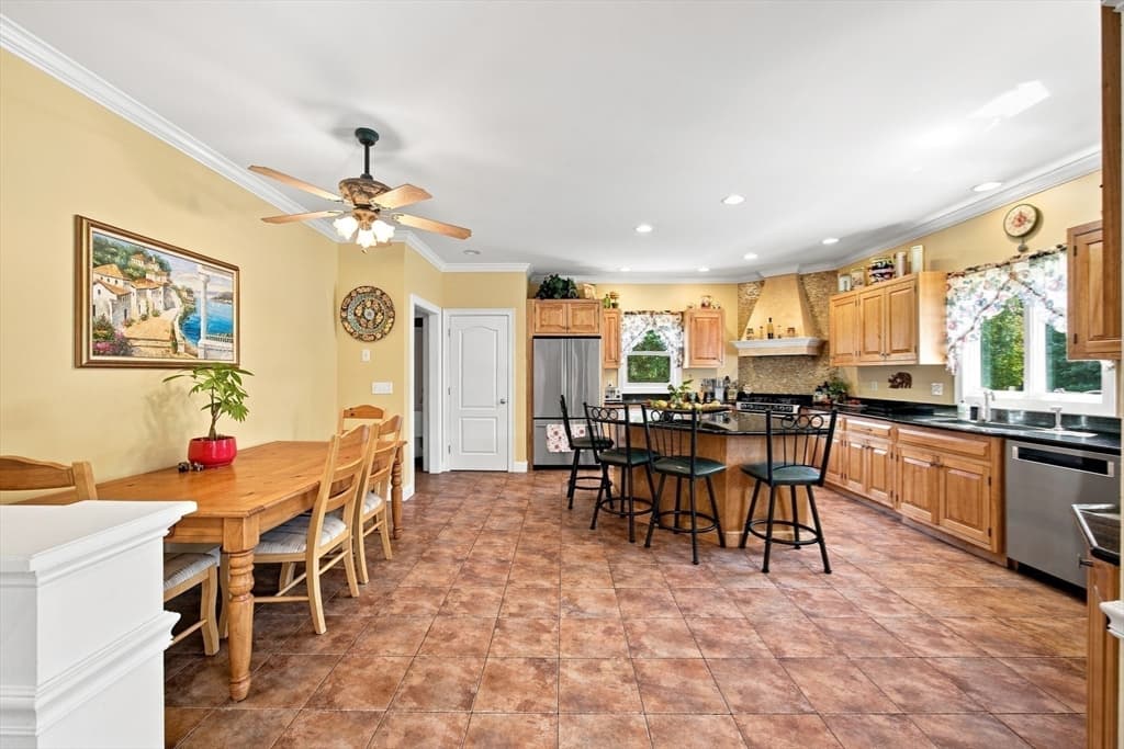 135 Lancaster Dr, Agawam MA 01001 photo 25