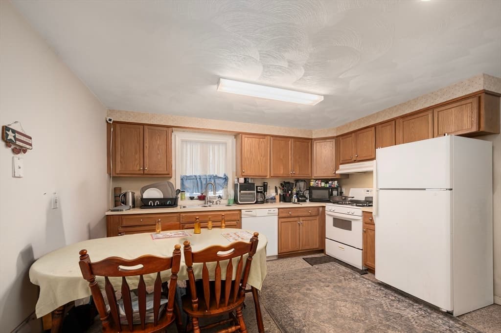 127 Maple St, Attleboro MA 02703 photo 17