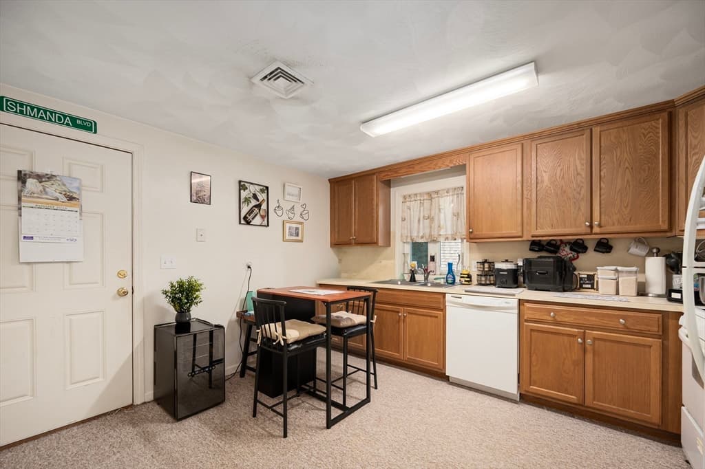 127 Maple St, Attleboro MA 02703 photo 8