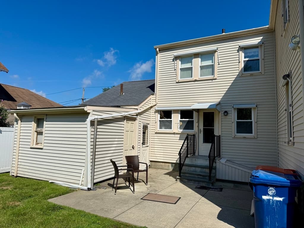 16 Pauline St, New Bedford MA 02740 photo 6