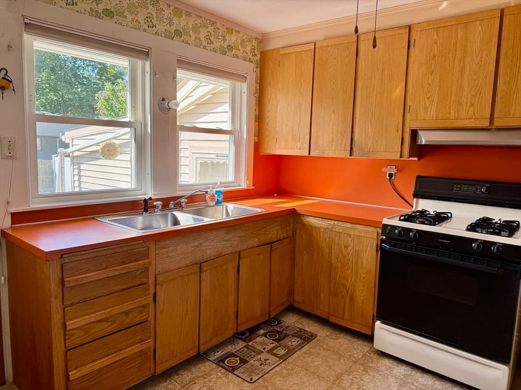 16 Pauline St, New Bedford MA 02740 photo 16