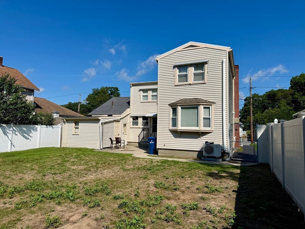 16 Pauline St, New Bedford MA 02740 photo 4