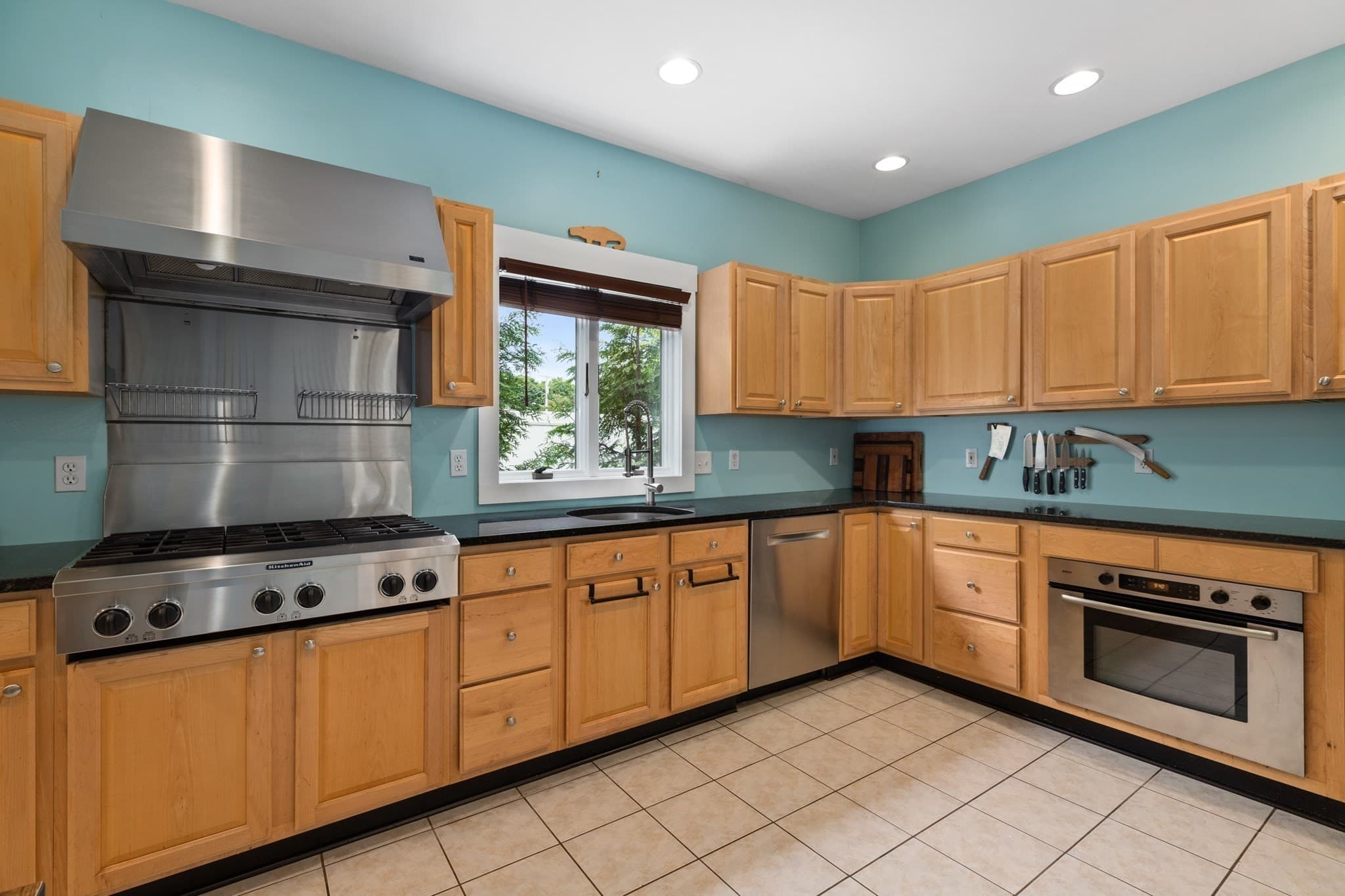 Single Family Residence at 396 Central St, Mansfield MA 02048, Mansfield, photo 2 of 31