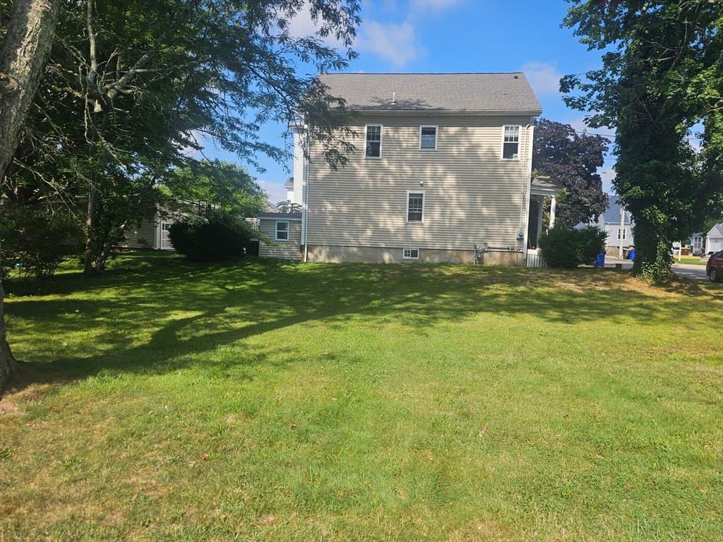 39 Bond Street, Fall River MA 02720 photo 3
