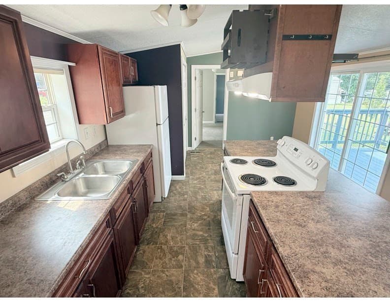 11 Quaboag Valley, Palmer MA 01069 photo 9