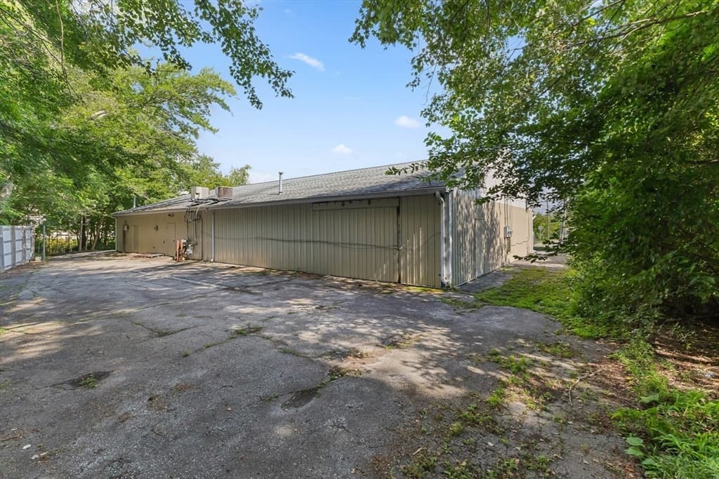 184 W Main Street, Dudley MA 01571 photo 33