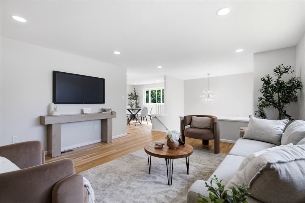 1 Belnap Rd, Boston MA 02136 photo 5