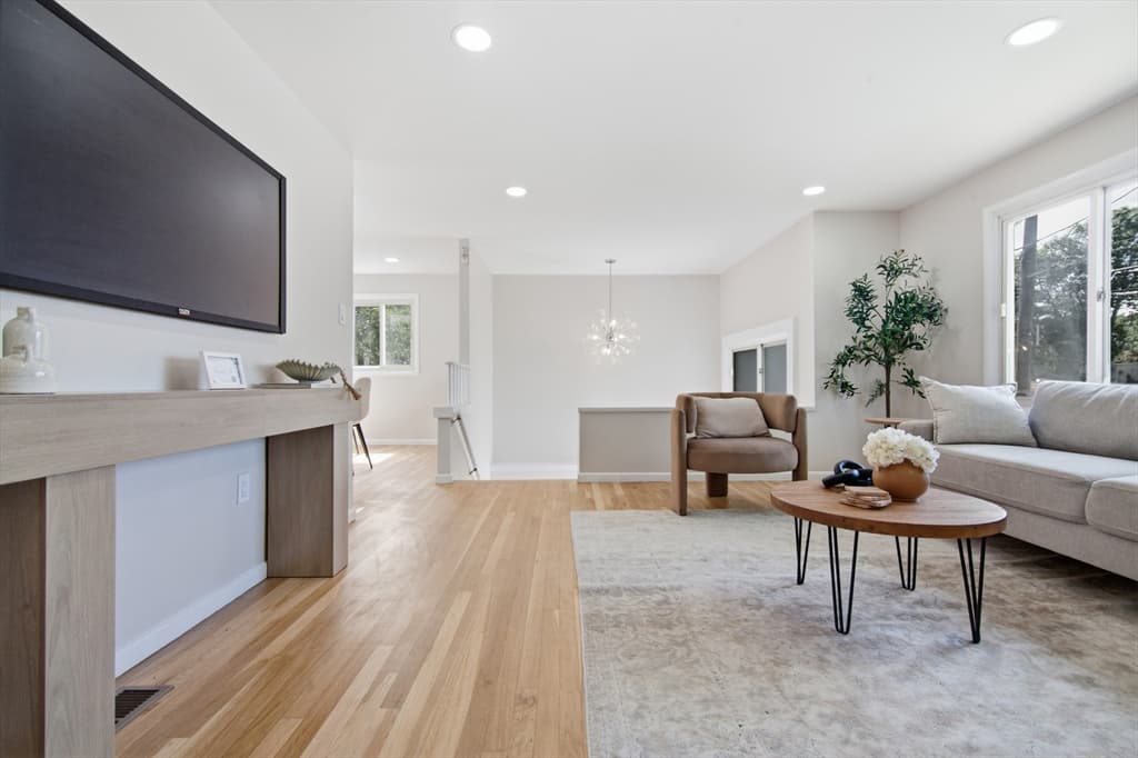 1 Belnap Rd, Boston MA 02136 photo 4