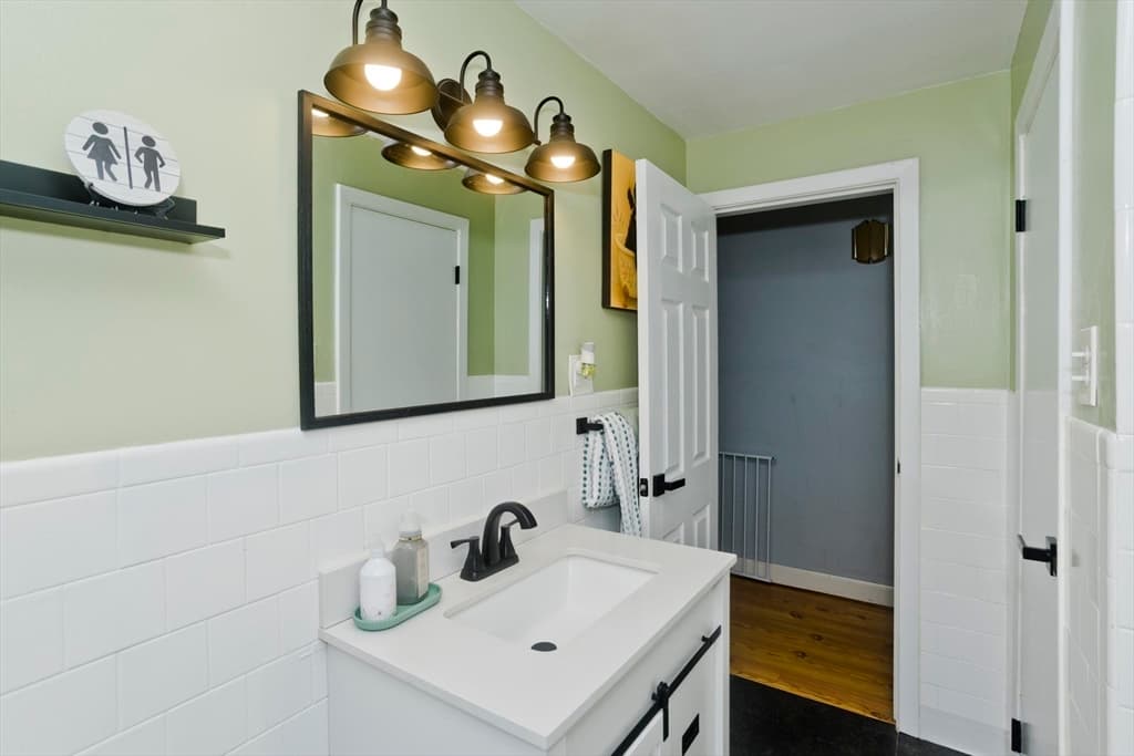 14 Bliss Rd, Bellingham MA 02019 photo 13