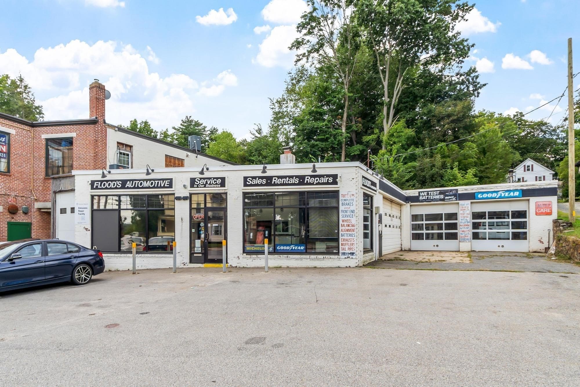 93 Hamilton St, Southbridge MA 01550
