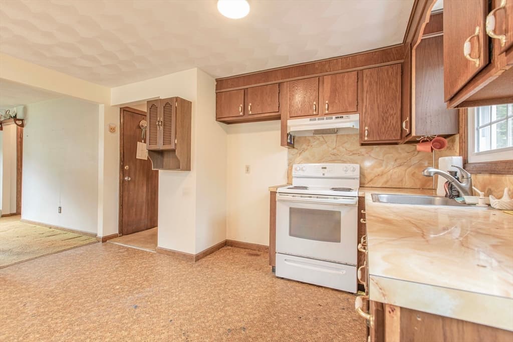 27 Sylvanus Wood Ln, Woburn MA 01801 photo 11