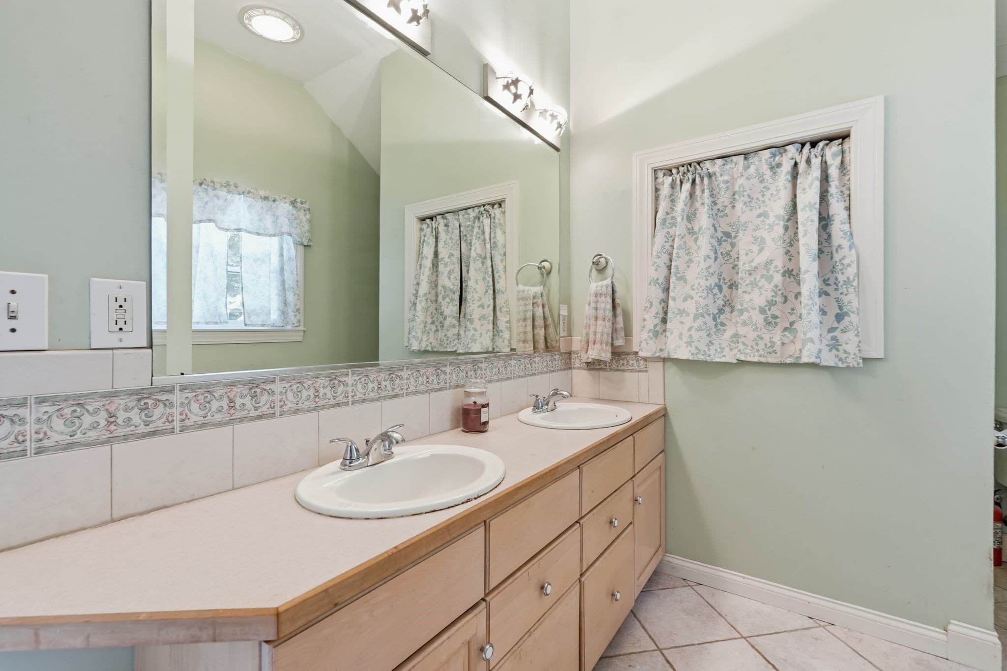 Single Family Residence at 14 Briscoe Rd, Groveland MA 01834, Groveland, photo 17 of 39