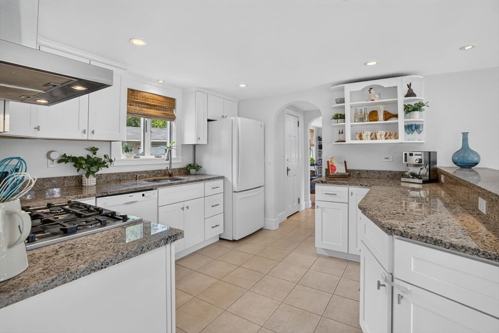 21 Ashland St, Nashua NH 03064 photo 8
