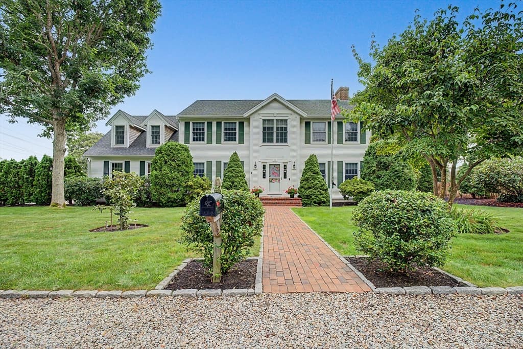 12 Gordon Ln, Yarmouth MA 02675