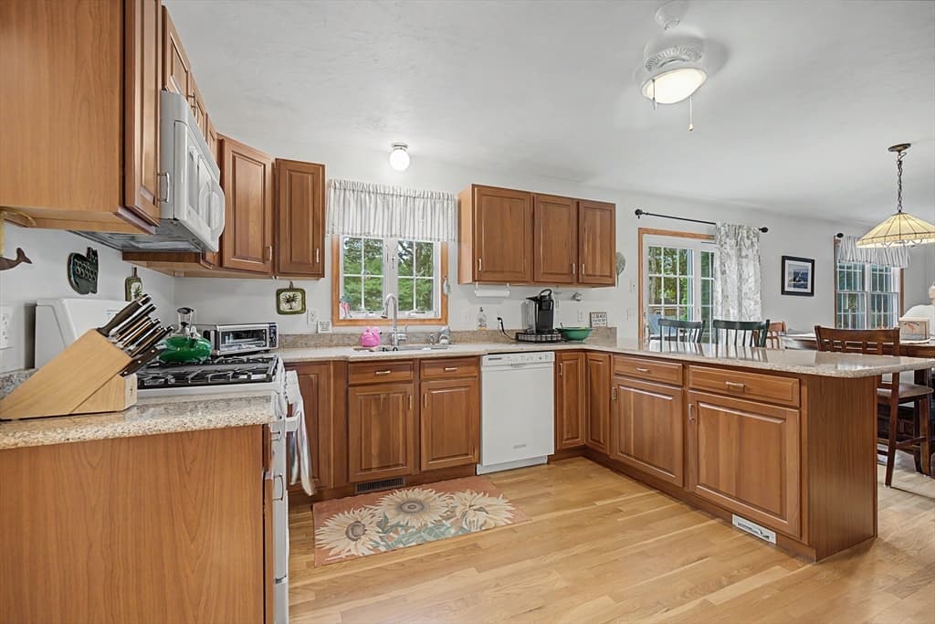 12 Gordon Ln, Yarmouth MA 02675 photo 4