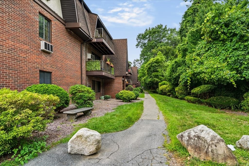 45 West St # C4, Randolph MA 02368 photo 2