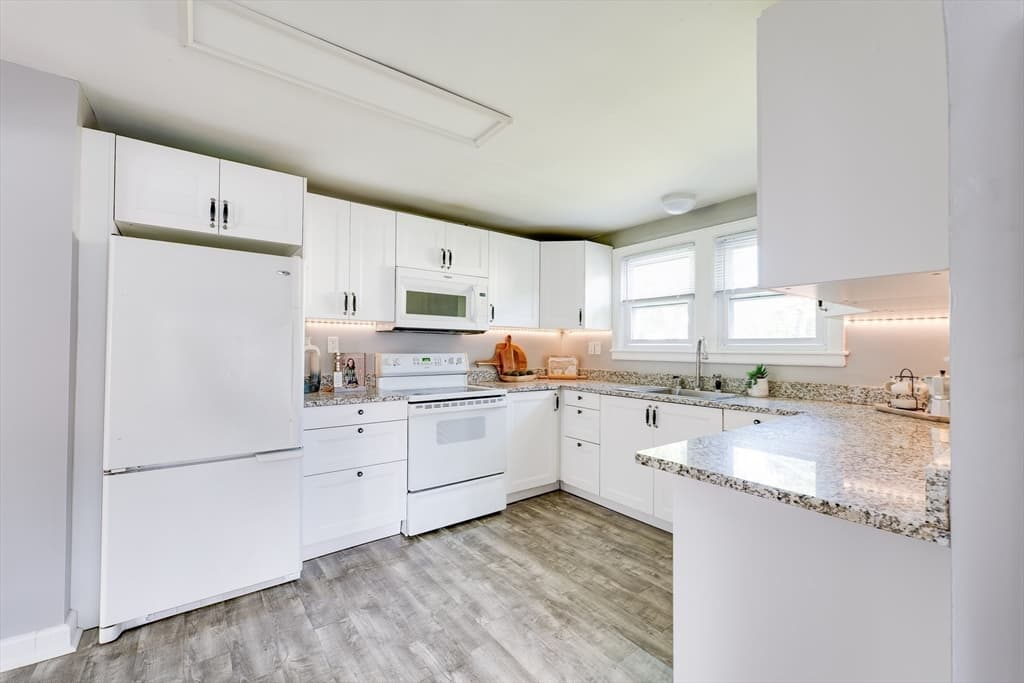 41 Park St, Agawam MA 01030 photo 6