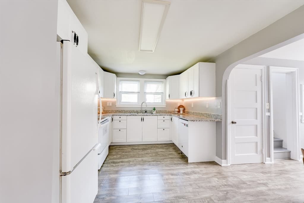 41 Park St, Agawam MA 01030 photo 7