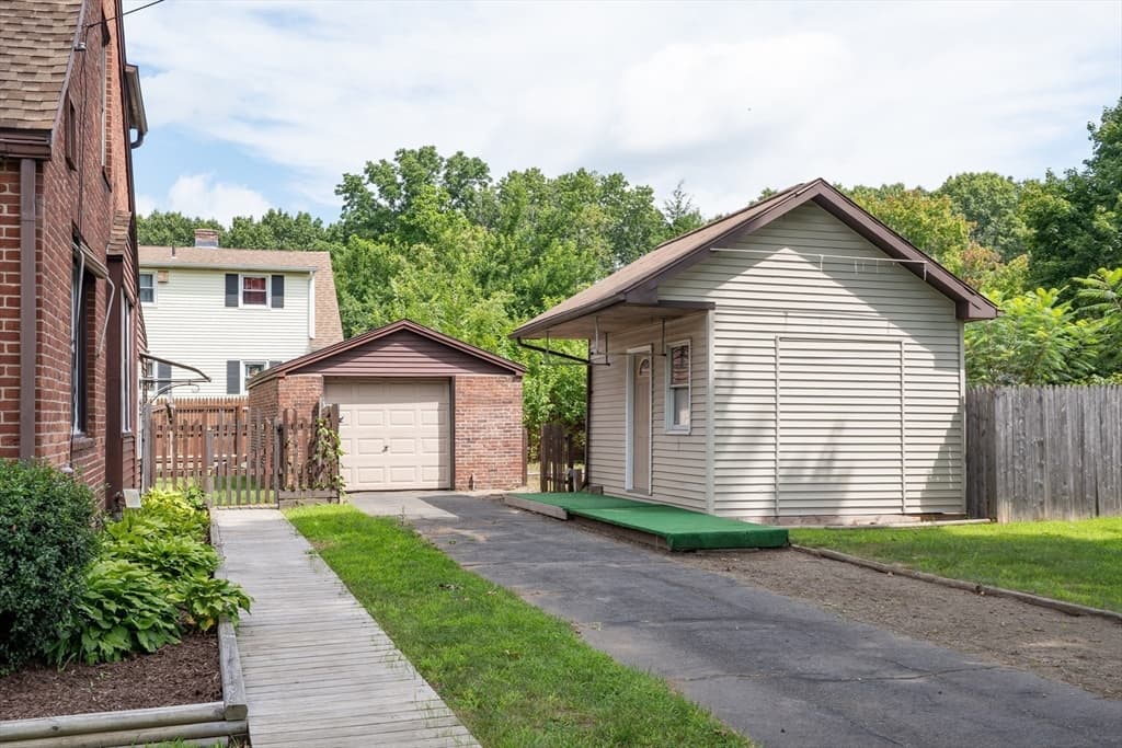 41 Park St, Agawam MA 01030 photo 32