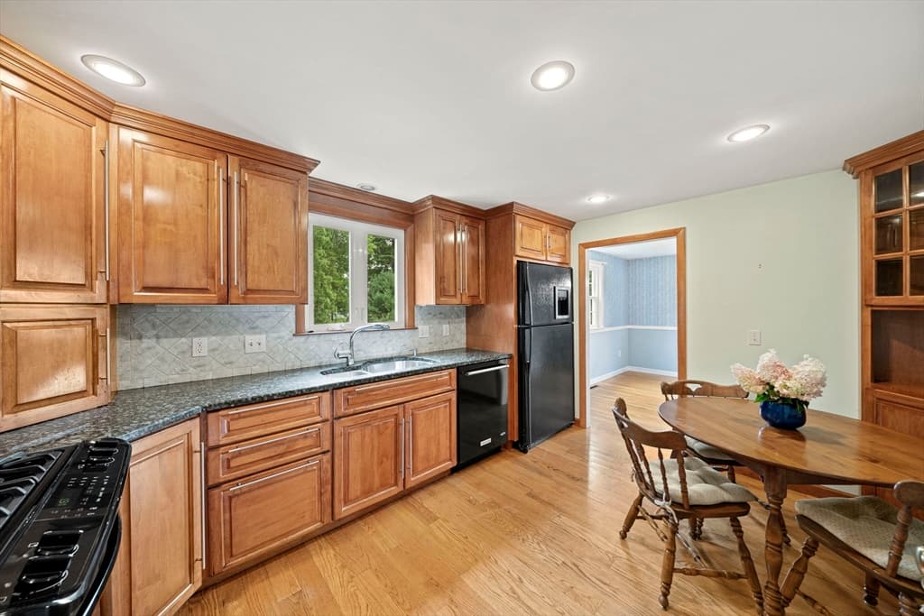 20 Worcester Dr, Norwood MA 02062 photo 3