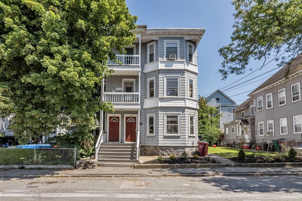 31-33 Bourne Street, Lowell MA 01852 photo 2