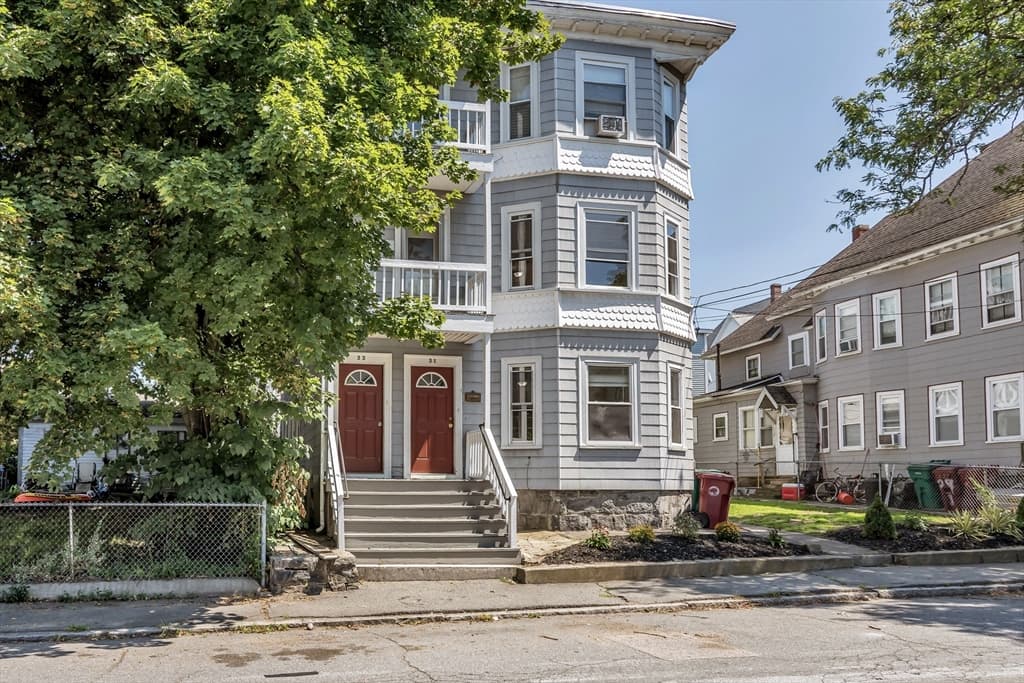 31-33 Bourne Street, Lowell MA 01852 photo 3
